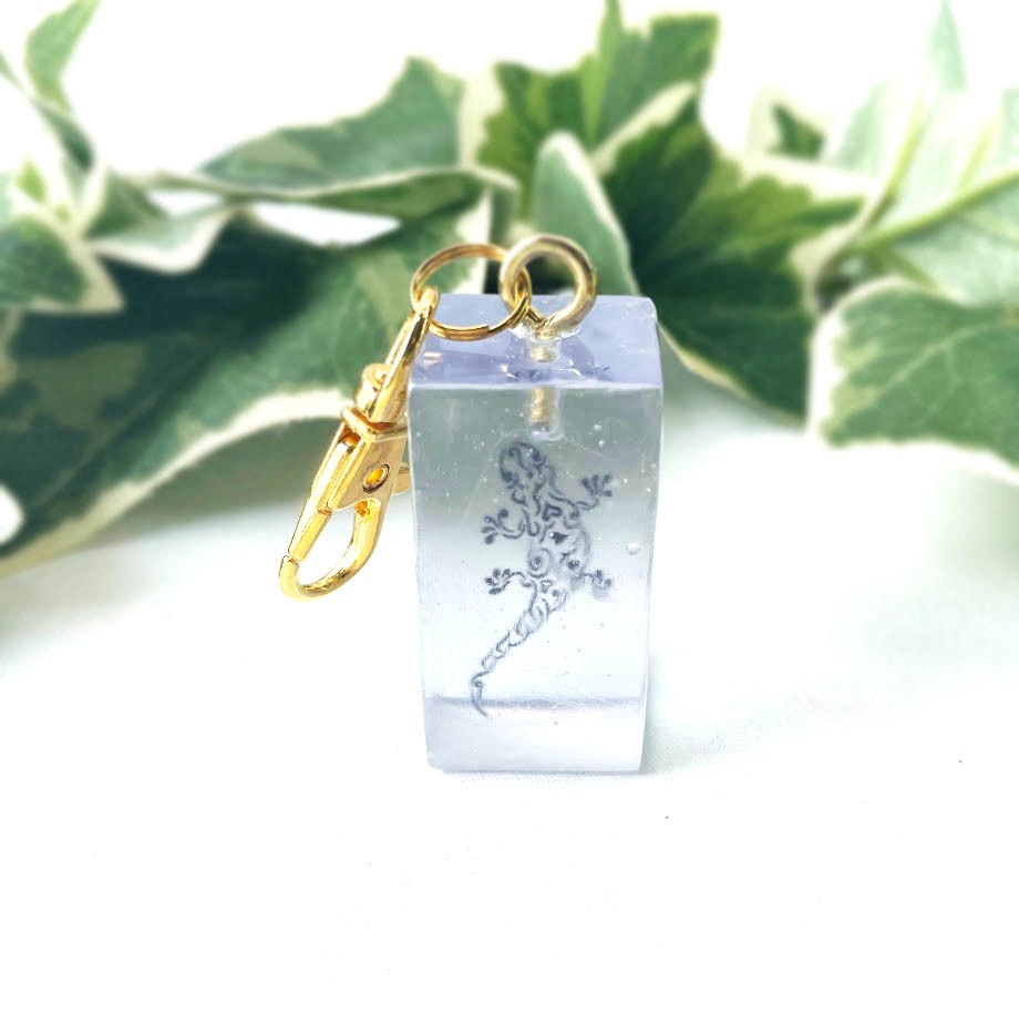 ★コラボ商品★VRChatアバタータトゥーデザインのレジンキーホルダー★トカゲ