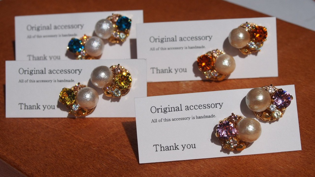 大きめビジューとコットンパールのピアス(イヤリング)