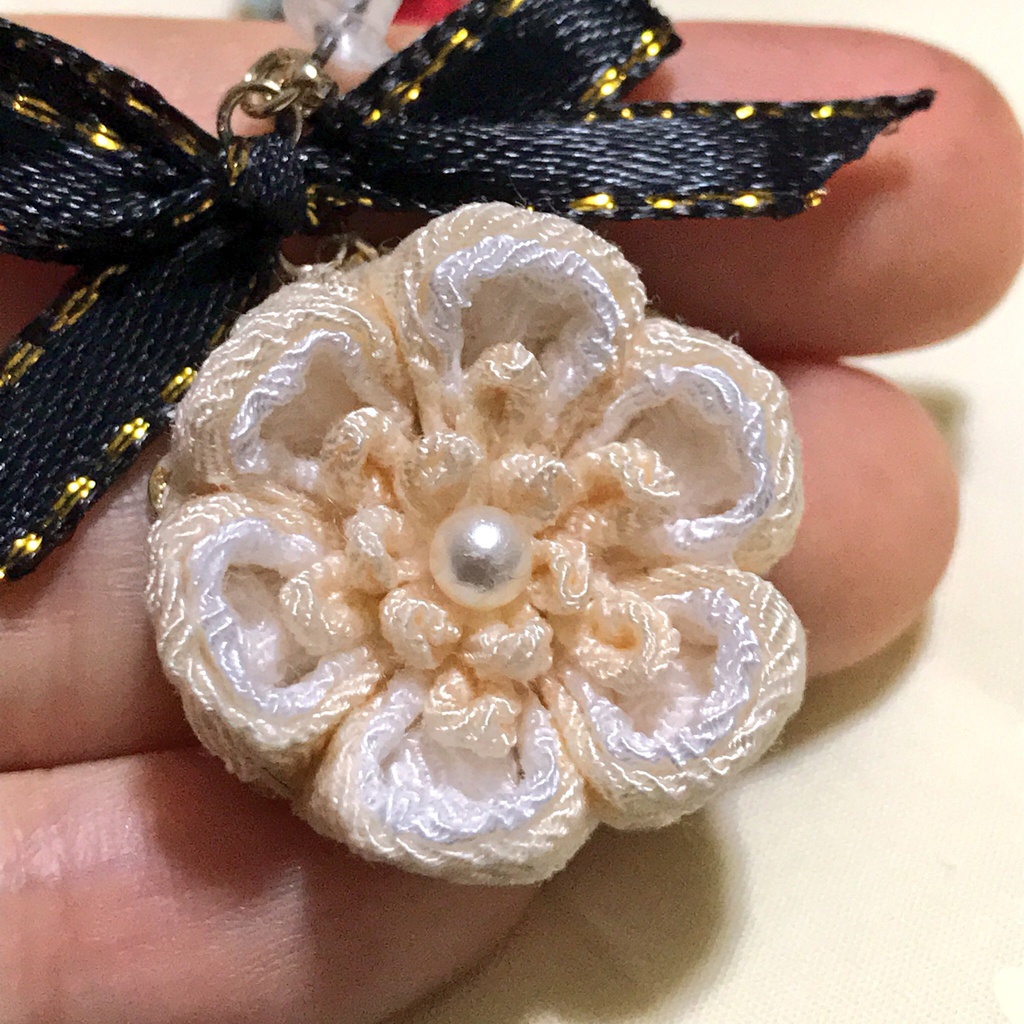刀剣乱舞【髭切】つまみ細工のお花ピアス