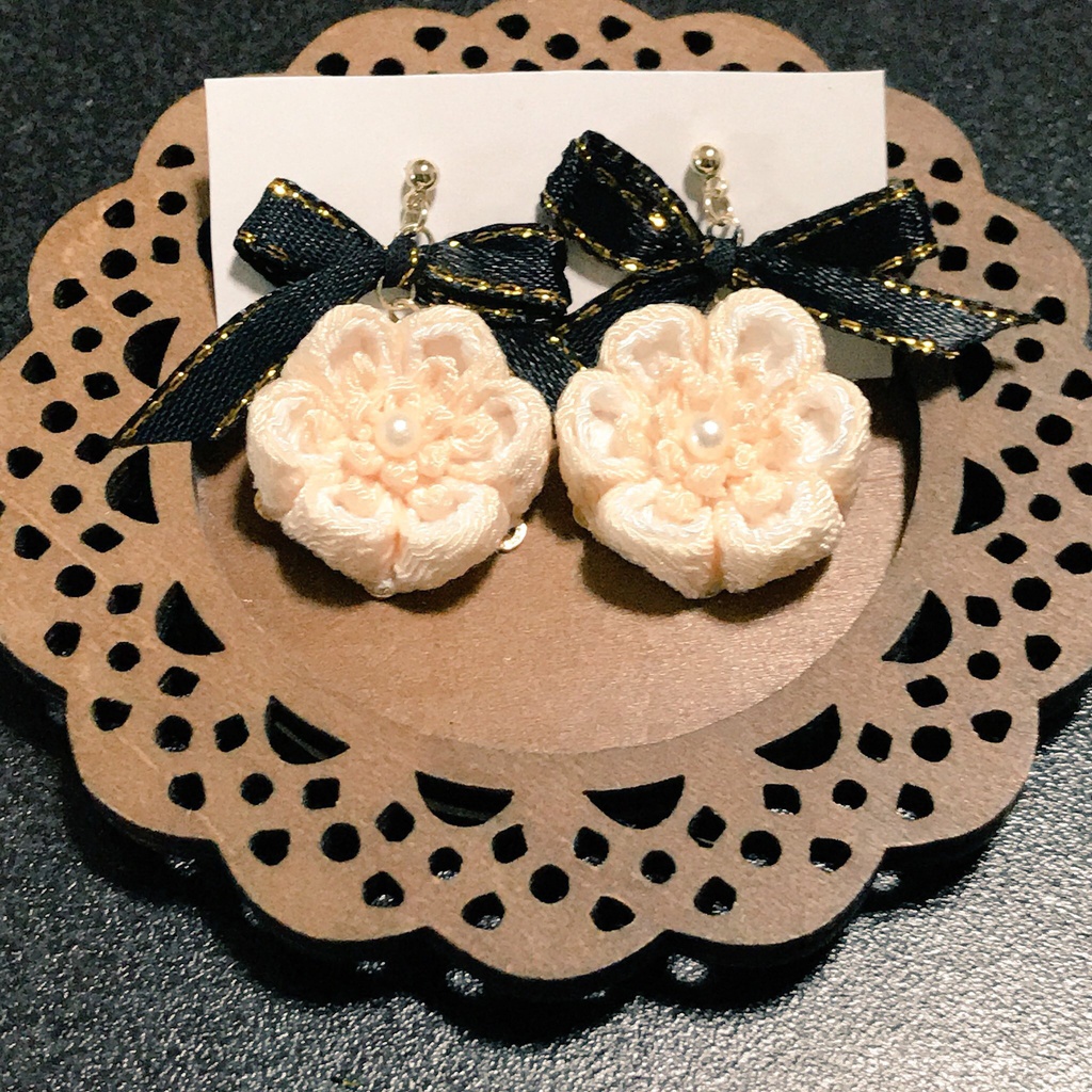 刀剣乱舞【髭切】つまみ細工のお花ピアス