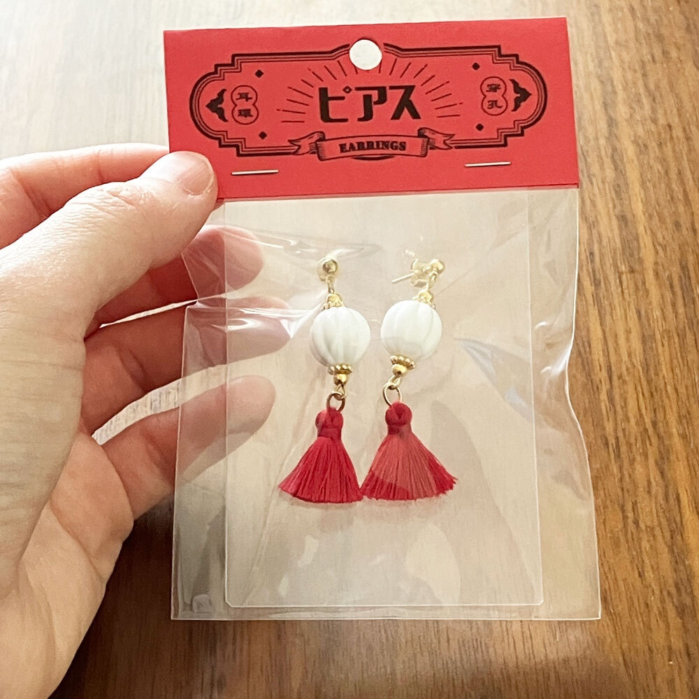 ランタン風ピアス（白×赤）（イヤリングに変更可）