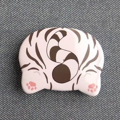 ホワイトタイガーお尻缶バッジ