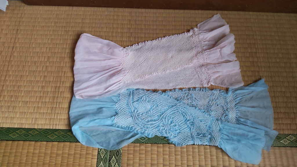 SDMサイズのレトロ浴衣、市松人形仕立て。白地にもみじ。