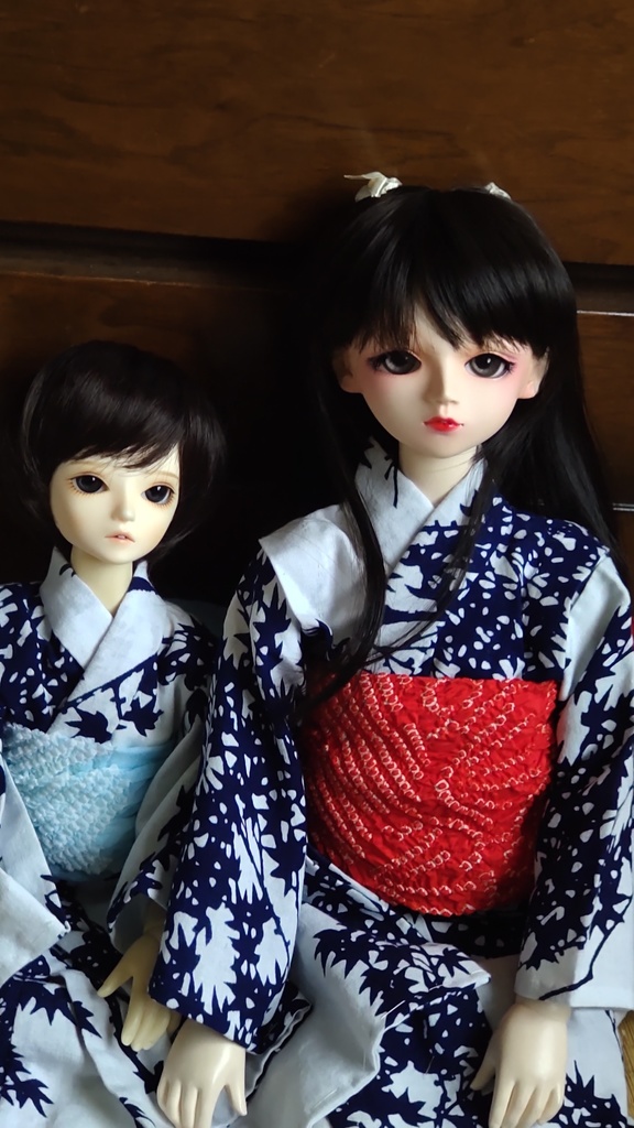 SDMサイズのレトロ浴衣、市松人形仕立て。白地にもみじ。