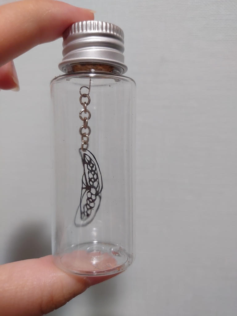 切り絵の瓶詰め