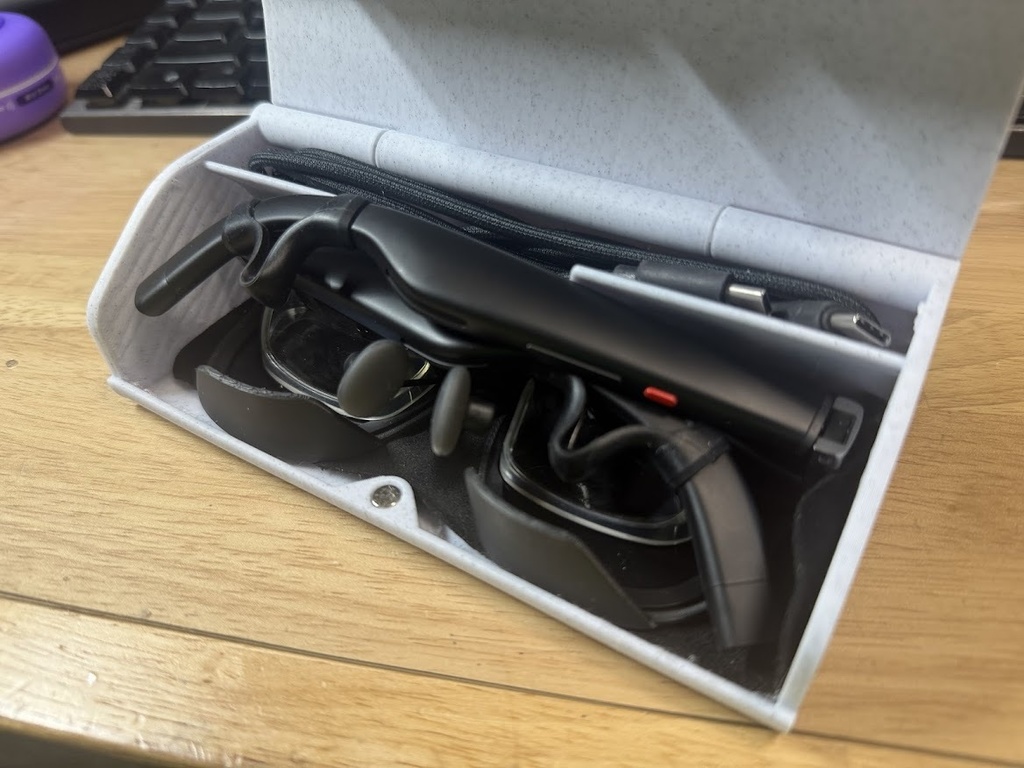 XREAL ONE / Air 2 / Pro 専用デスクケース