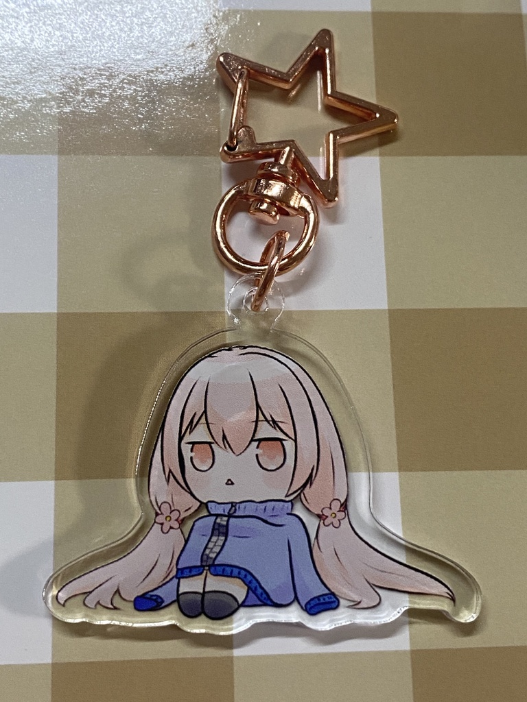 だるーんってしている真愛のアクキー