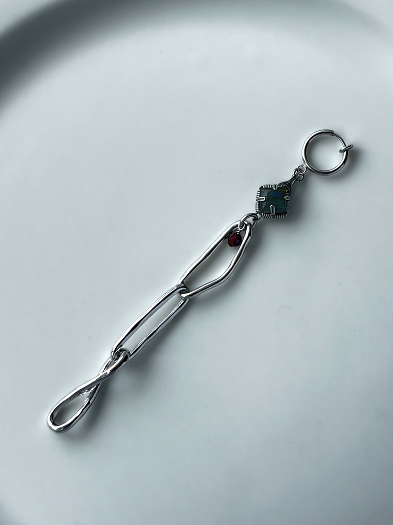 新作 felix 片耳用耳飾り