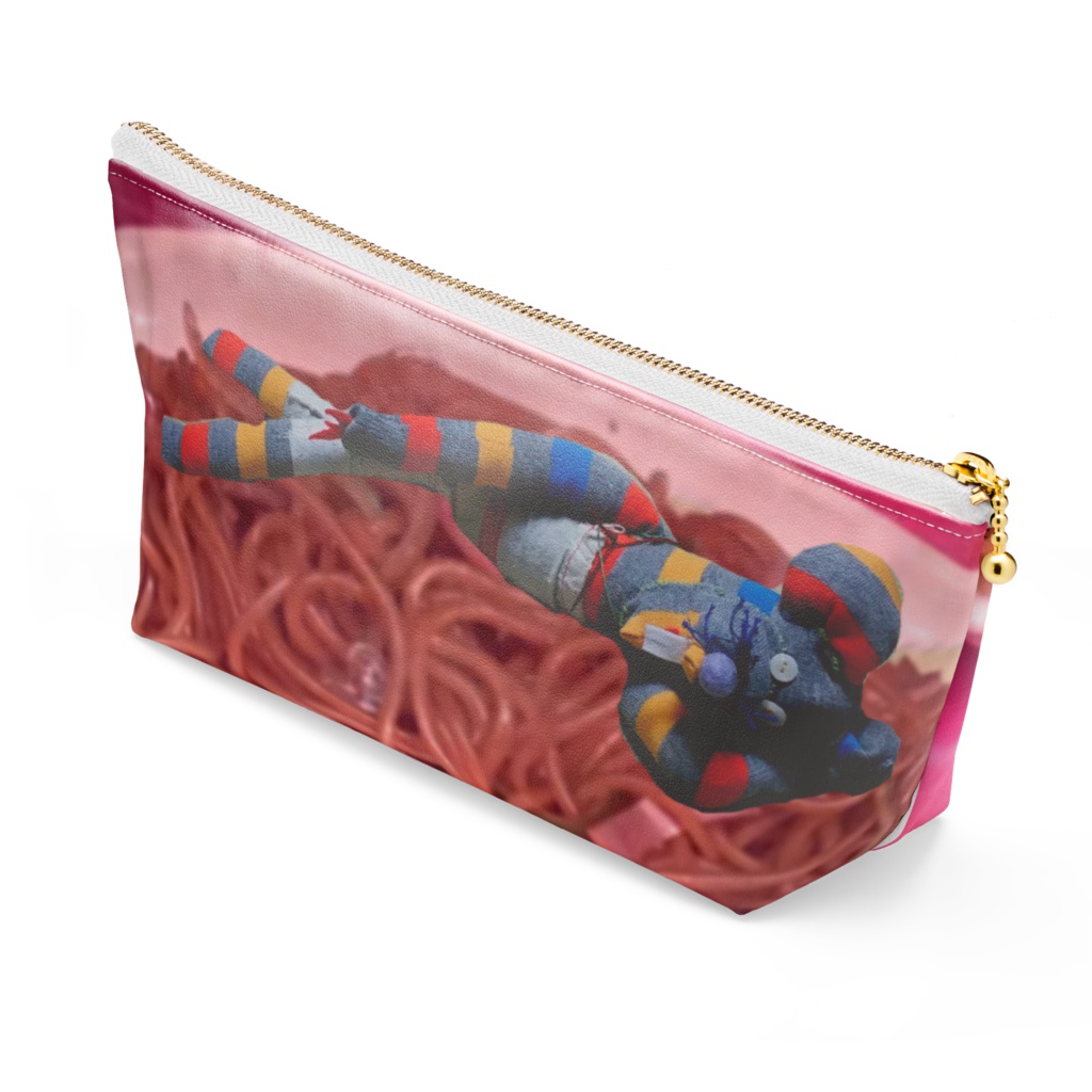 ナポリタンの上で昼寝