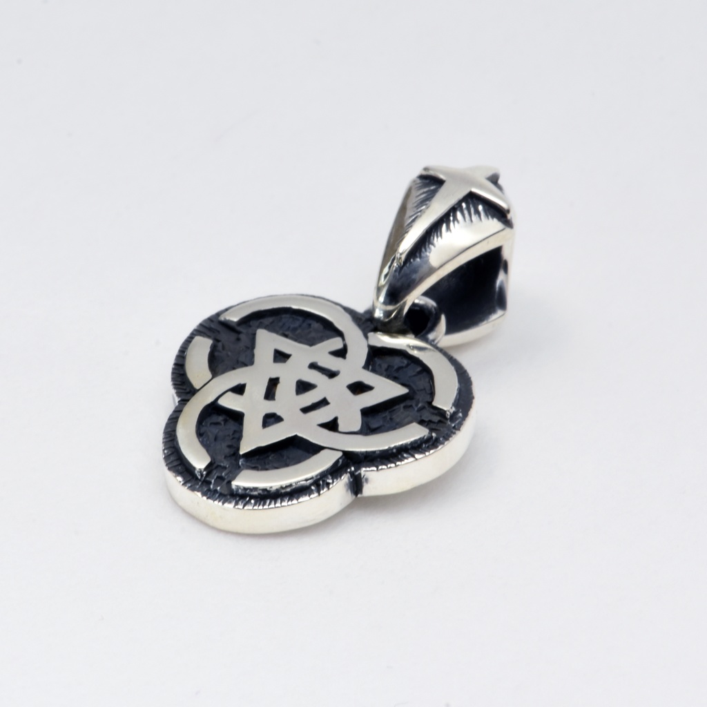 トリニティ総合学園の校章ペンダント