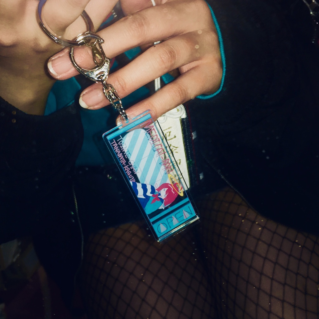 【説明要確認】絆創膏風アクリルキーホルダー