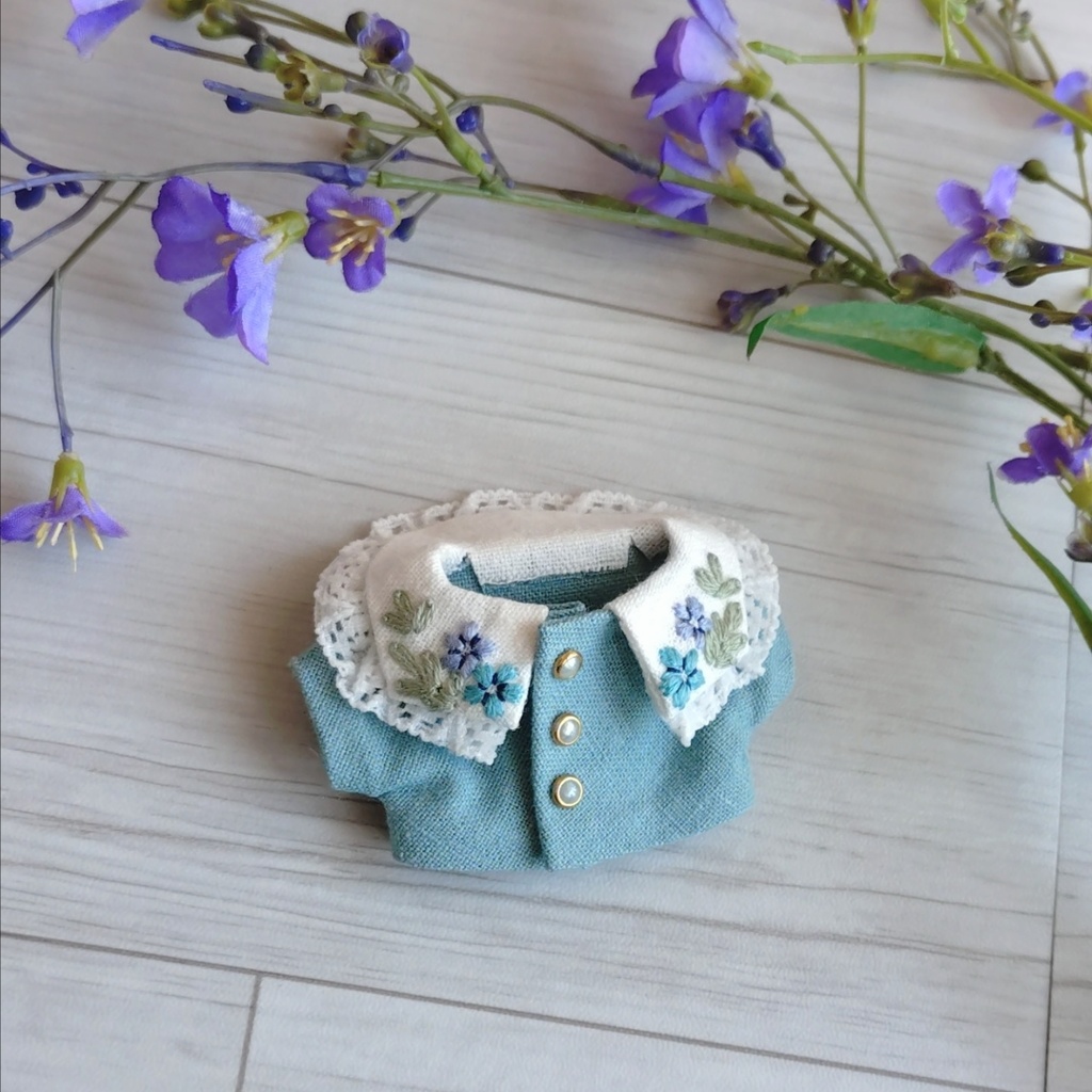 ネモフィラの刺繍衿ブラウス