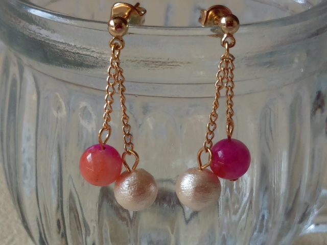 コットンパールとキャンディジェイドのピアス（ベリーピンク）