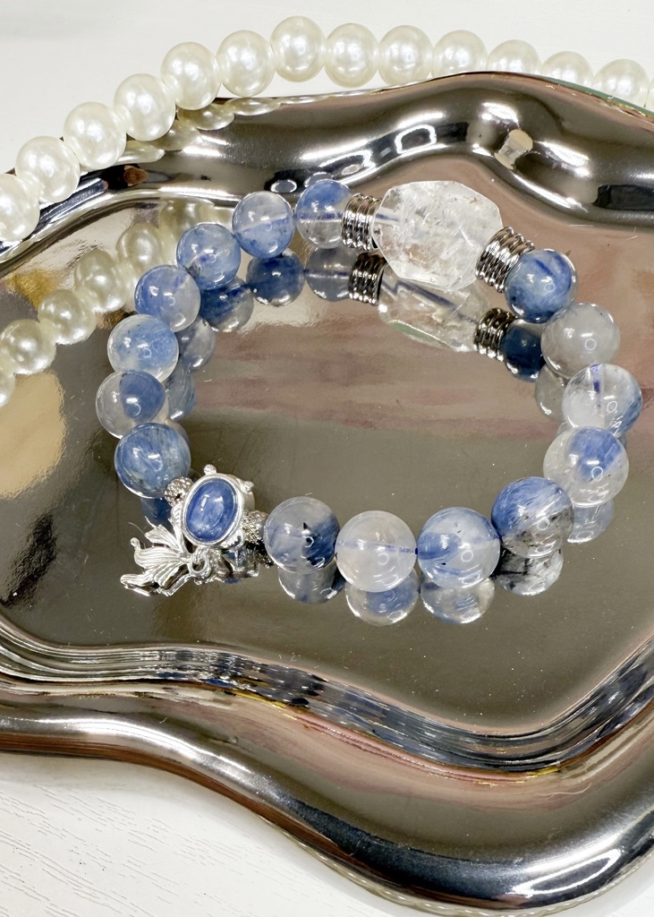 【雪原の金魚】天然石デザインブレスレット