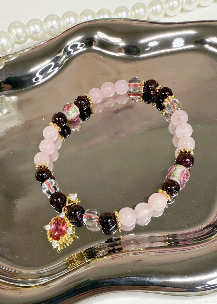 【薔薇色の宝石】天然石デザインブレスレット