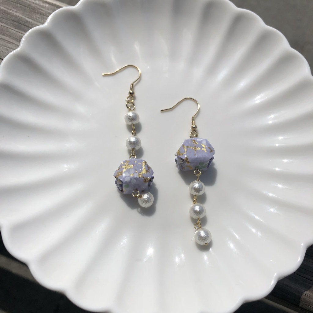 友禅ふうせんとコットンパールのピアス(イヤリング) 青藤色×薄群青