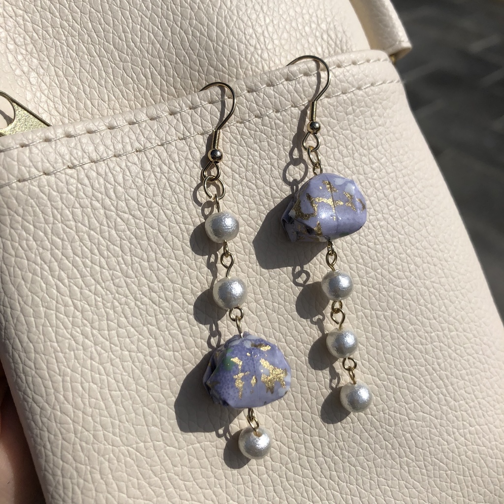 友禅ふうせんとコットンパールのピアス(イヤリング) 青藤色×薄群青