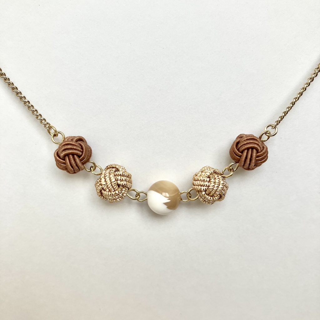あわじ玉とマザーオブパールのブレスレット ミルクティーカラー