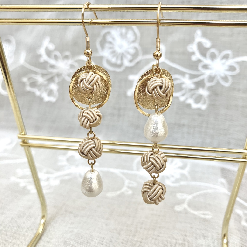 しゃらりとゆれる 水引とコットンパールのピアス(イヤリング)