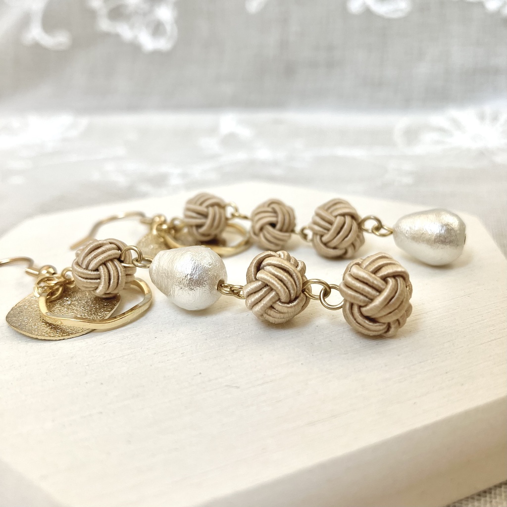 しゃらりとゆれる 水引とコットンパールのピアス(イヤリング)