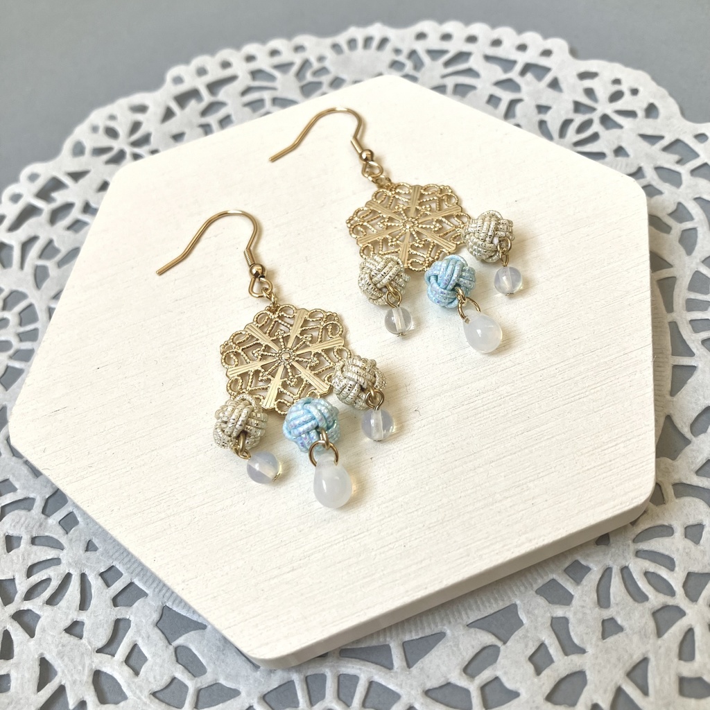雪の結晶❄️きらりと輝くあわじ玉のピアス