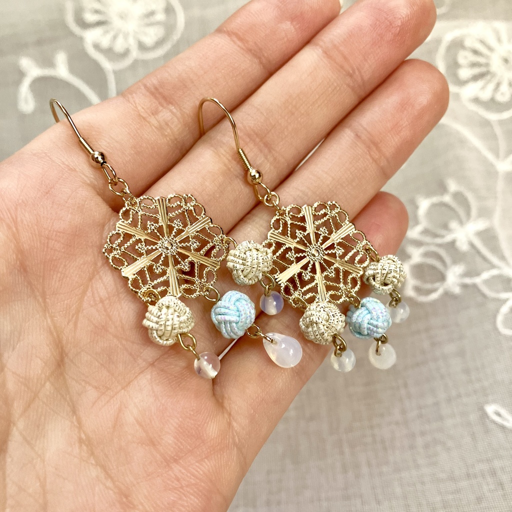 雪の結晶❄️きらりと輝くあわじ玉のピアス