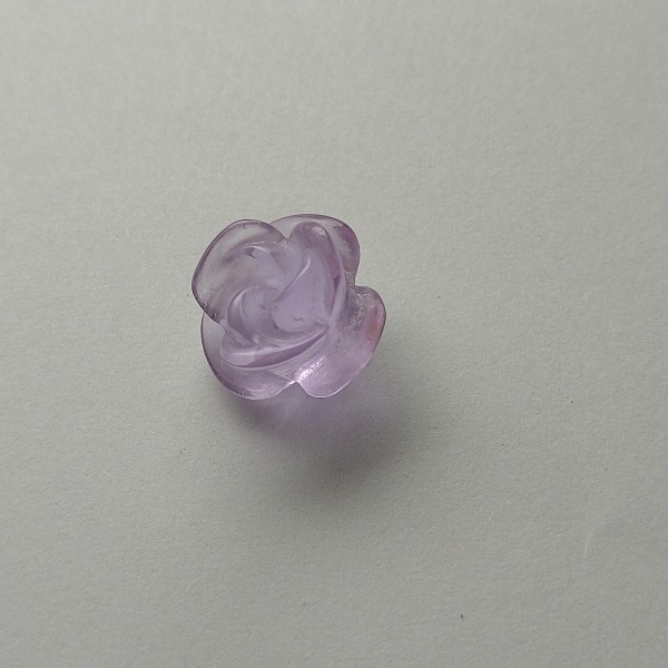 夜空に輝く 北斗七星とバラのラリエット