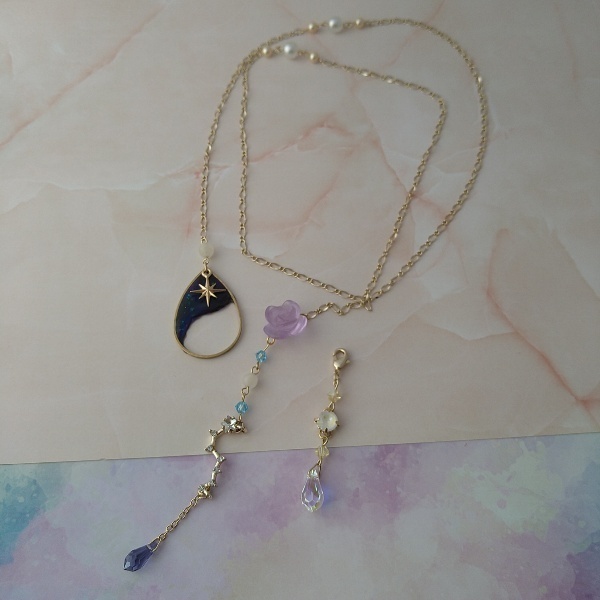 夜空に輝く 北斗七星とバラのラリエット