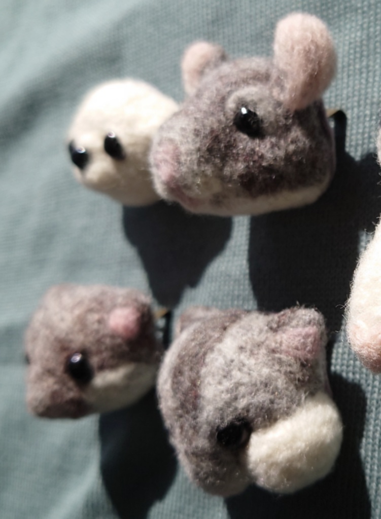 羊毛フェルト エゾモモンガ(どんぐり)