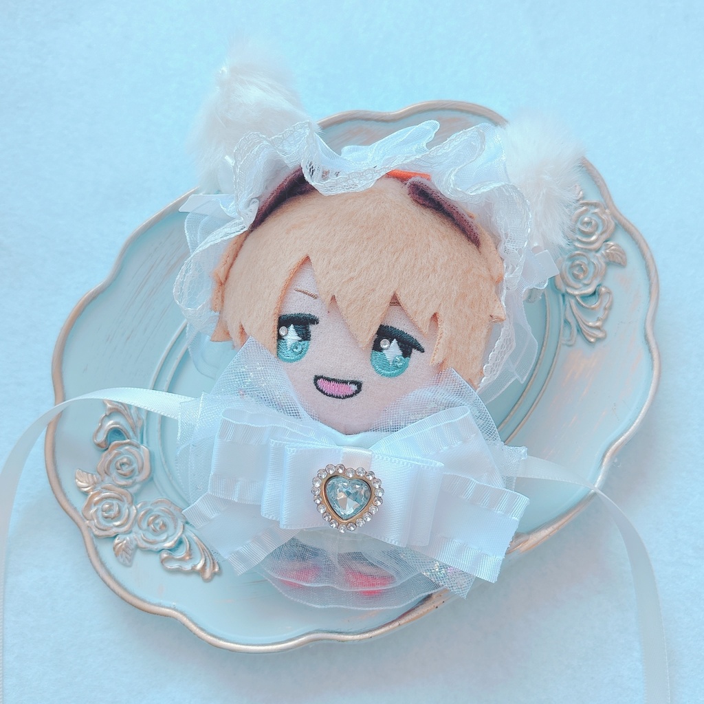 white candy cat 🐈🤍