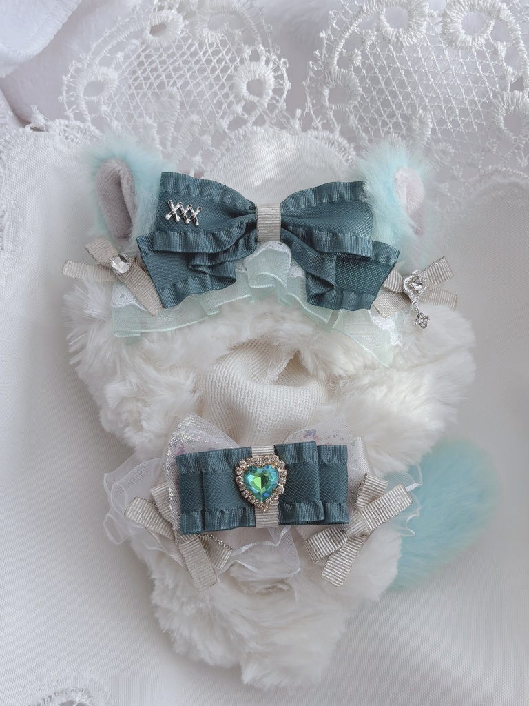Mint Cream cat 💚