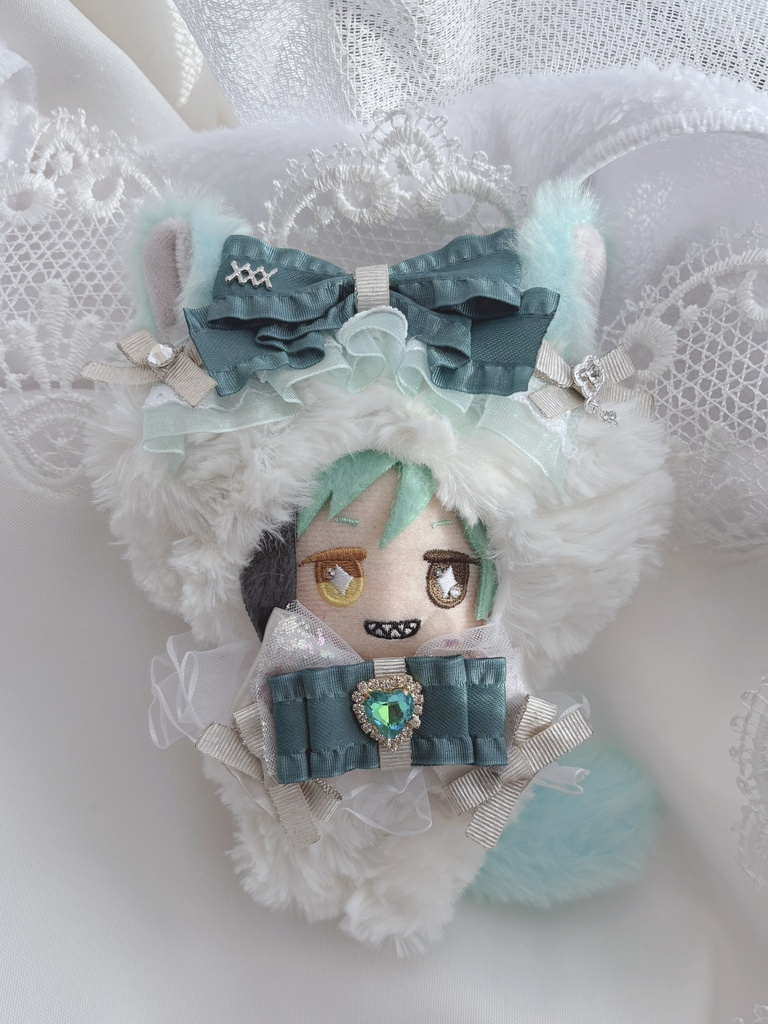 Mint Cream cat 💚