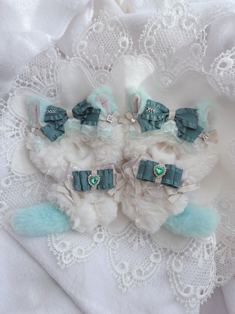 Mint Cream cat 💚