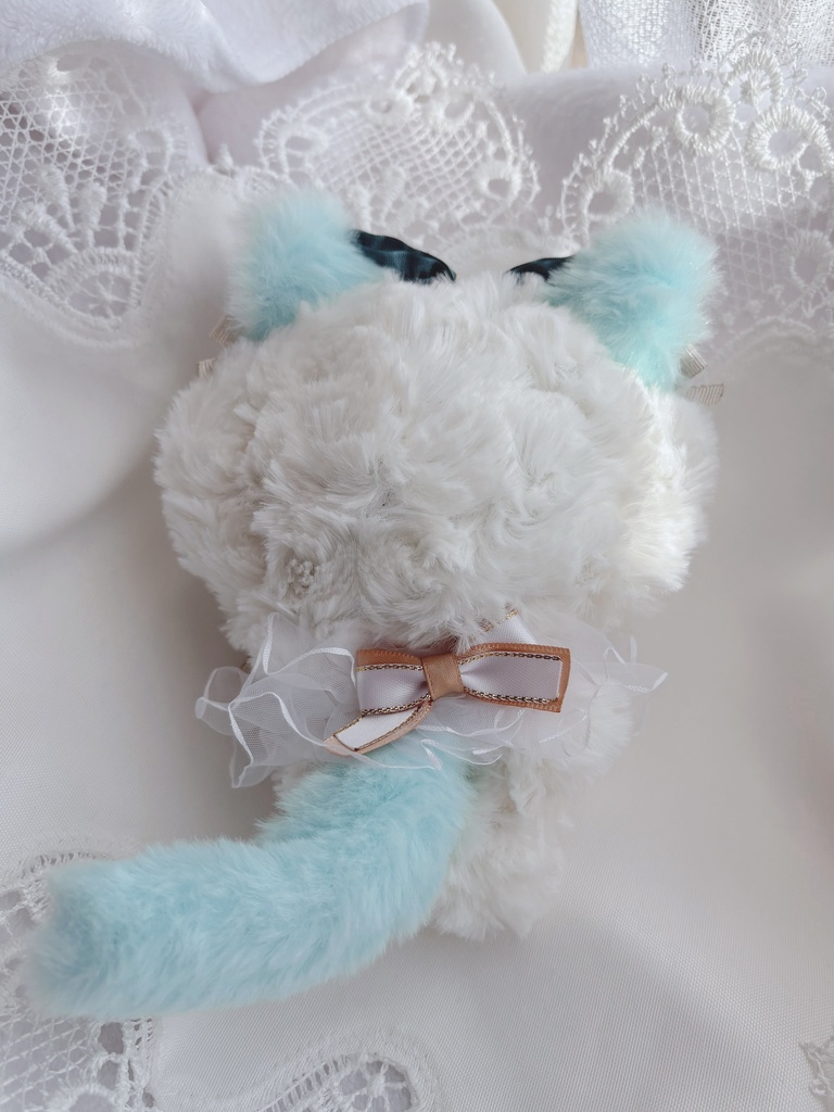 Mint Cream cat 💚