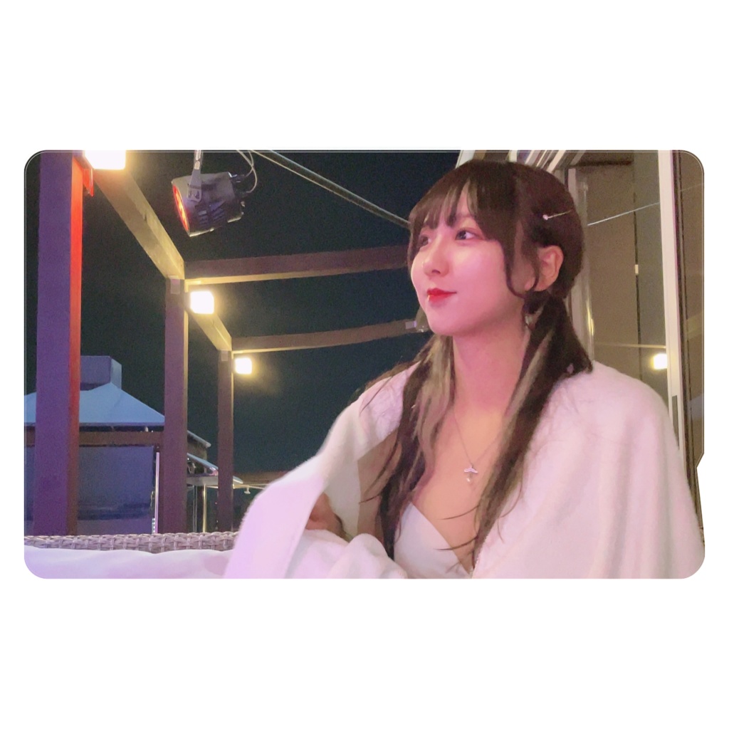 通勤中も彼女に見とれてしまうICカードステッカー