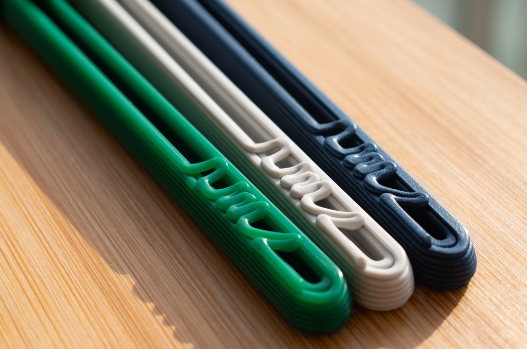 傾けても掠れづらいボールペン