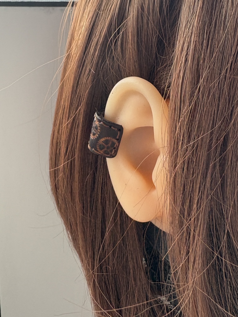 機械仕掛けの静寂レザーカフ