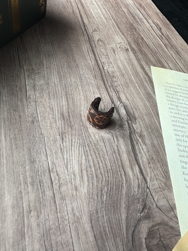 機械仕掛けの静寂レザーカフ