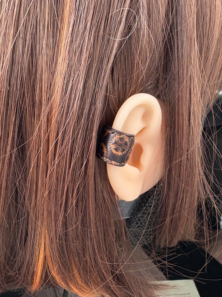 機械仕掛けの静寂レザーカフ