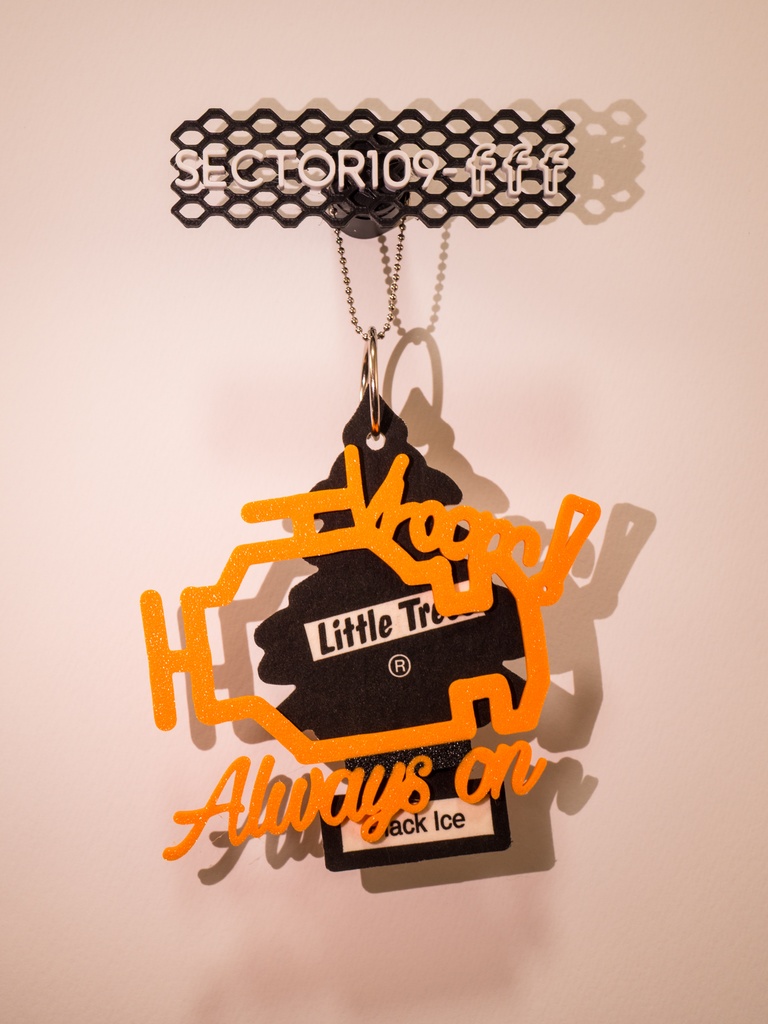 ツリー型芳香剤アクセサリー エンジンチェックマーク オレンジ×ブラック