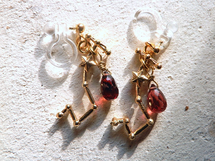 3D星座とちょっぴりよい石のイヤリング*さそり座とガーネット