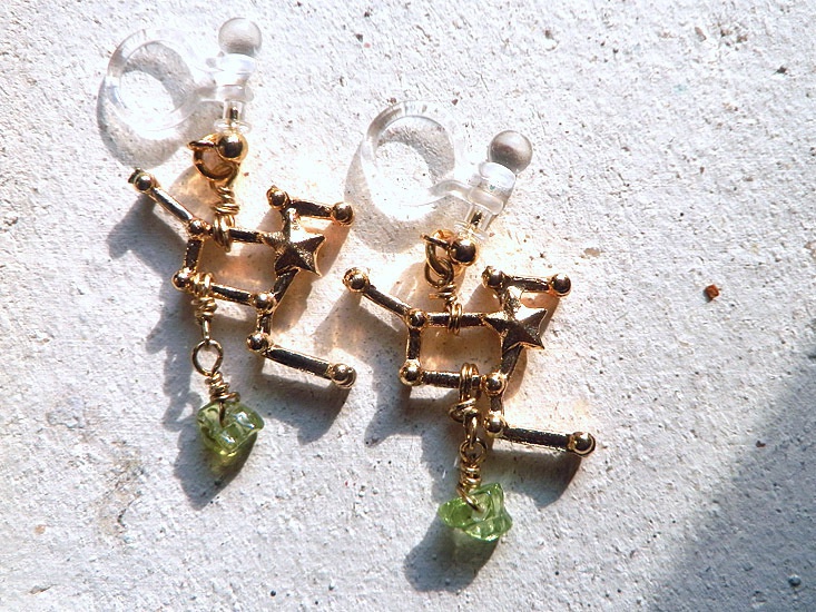3D星座とちょっぴりよい石のイヤリング*獅子座とペリドット