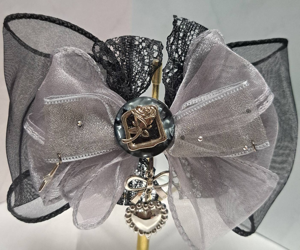オリジナル作品　ヘアクリップ　モノクロ薔薇