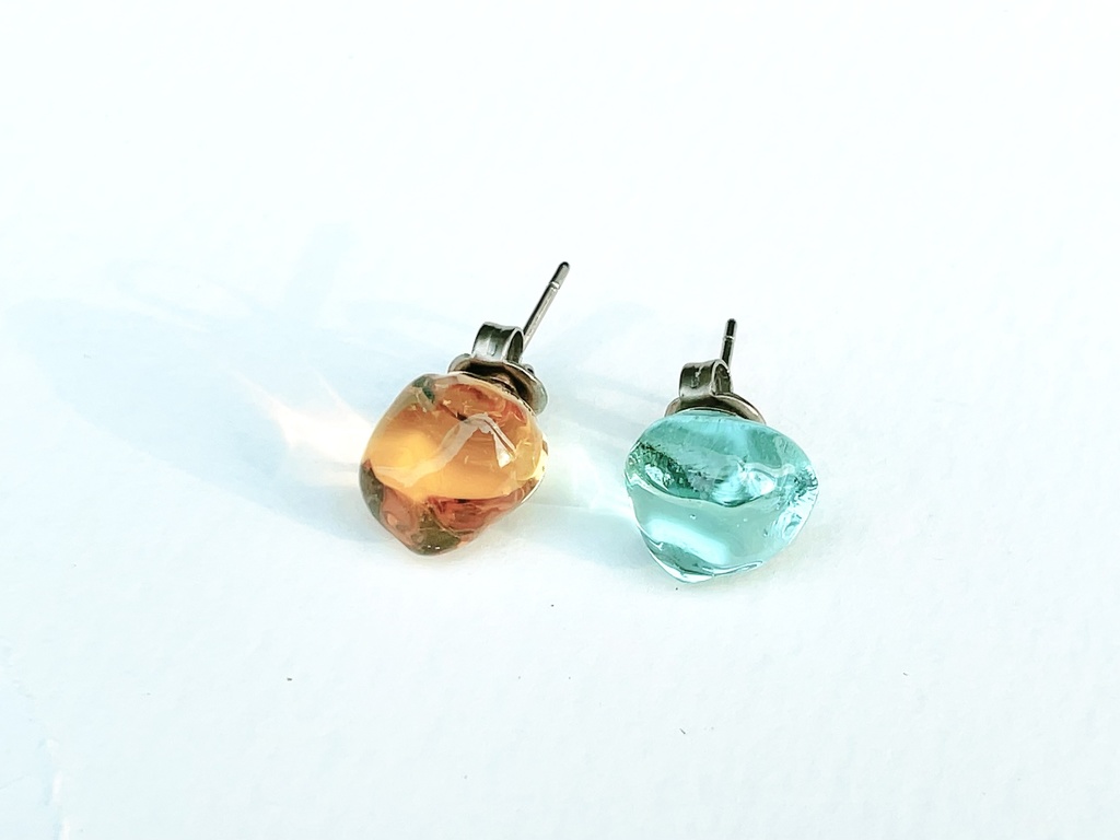 不死鳥カラー　ガラスピアス