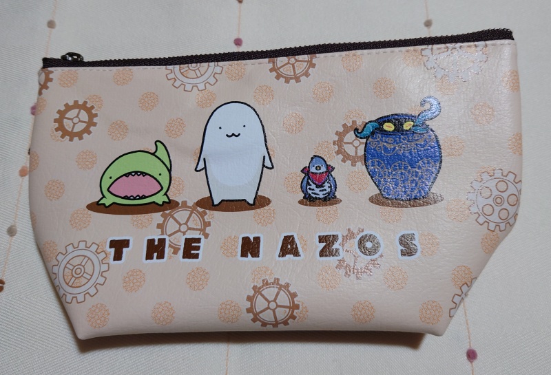謎の生物たちの三角ポーチ