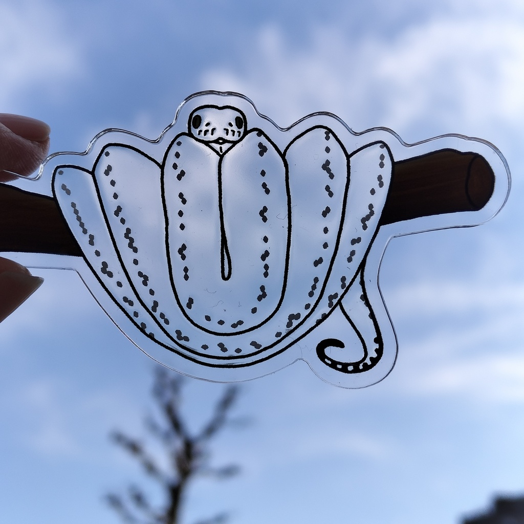 「けしきへび」景色が鱗の模様になるグリーンパイソンのアクリルキーホルダー