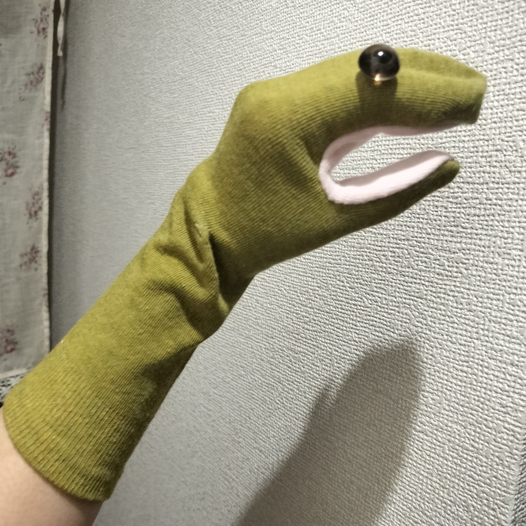 ゆるヘビ靴下パペット（目大きめ）