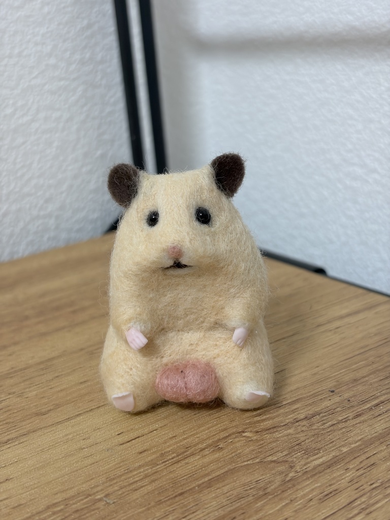 お座りキンクマハムスター君