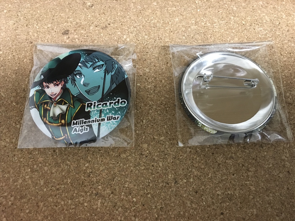 千年戦争アイギス リカルド 缶バッジ57mm 群青レッド Booth 千年戦争アイギス リカルド 缶バッジ57mm 群青レッド Booth