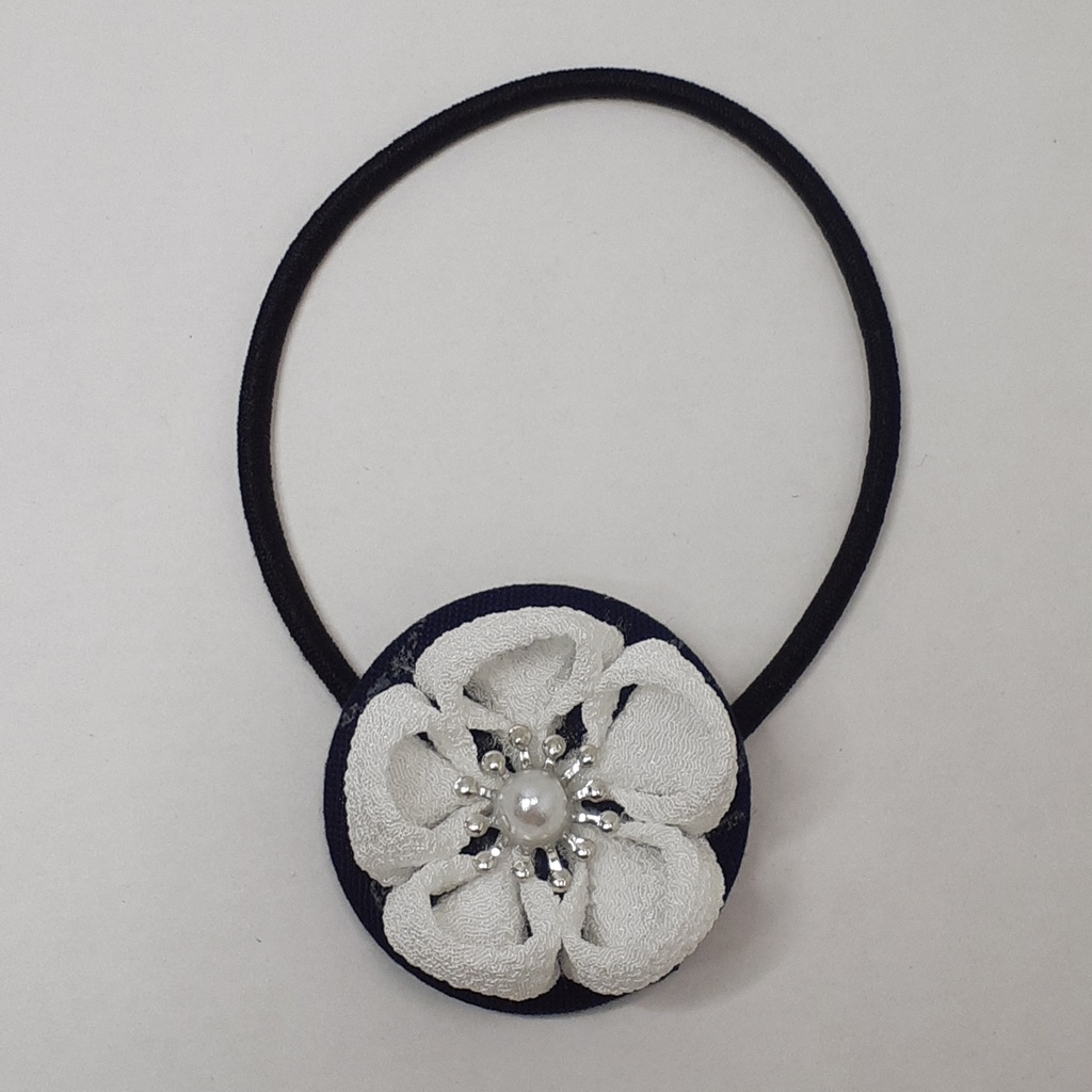 つまみ細工ヘアゴム　白色